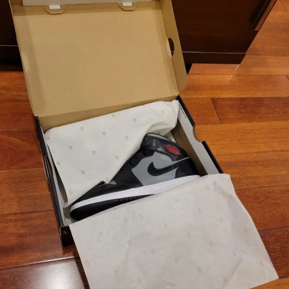 New Nike Air Jordan 1 Mid "Shadow" Kids Sneakers - Picture 10 of 10